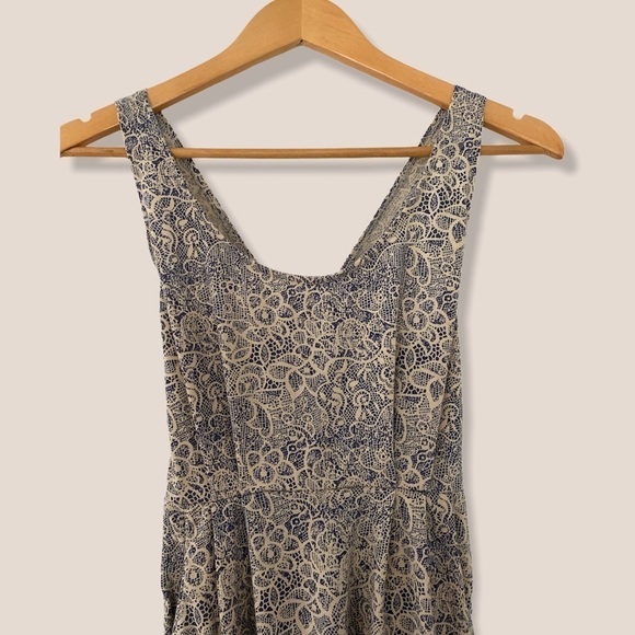 Floral Summer Dress with Pockets - Picture 2 of 6